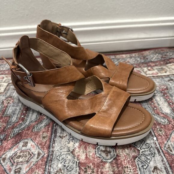 Sofft Mirabelle platform sandals size 8 M Brown Leather crisscross straps NEW - Picture 2 of 7